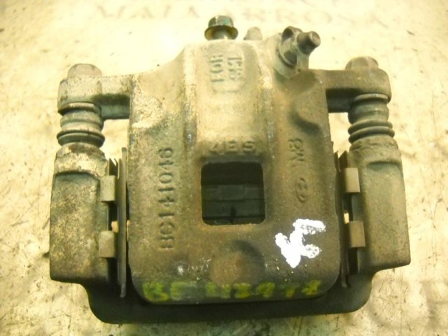 Suporte do freio traseiro direito 5831026A00 HYUNDAI