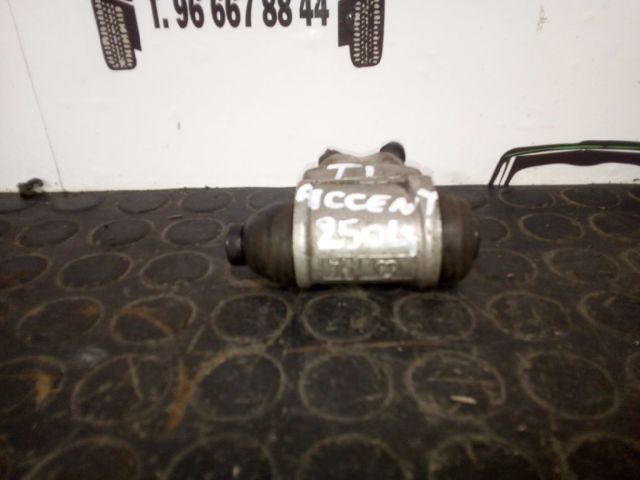 Cilindro traseiro do freio de rodas de trabalho 5838022000 HYUNDAI
