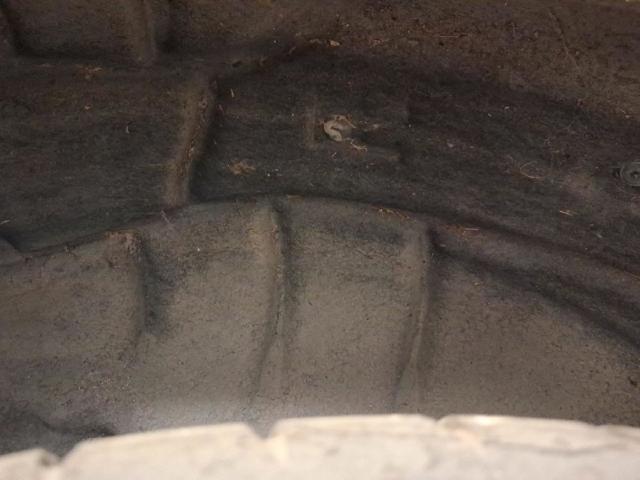 Guarda-barras do pára-lama traseiro direito 5F0810972A VAG