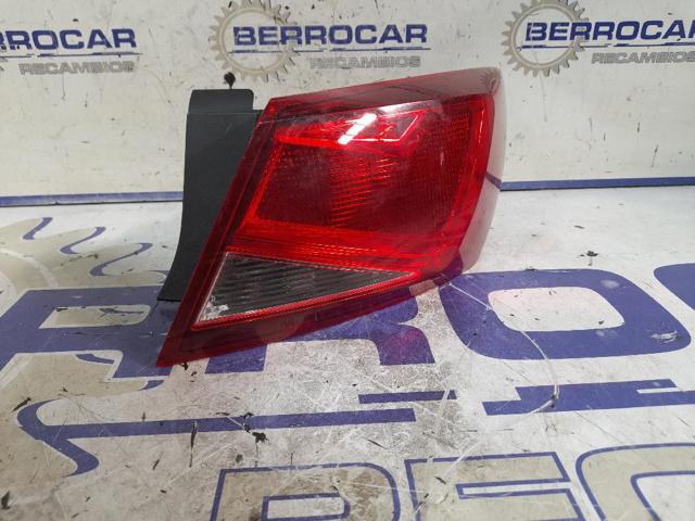 Lanterna traseira direita externa 5F0945096B VAG