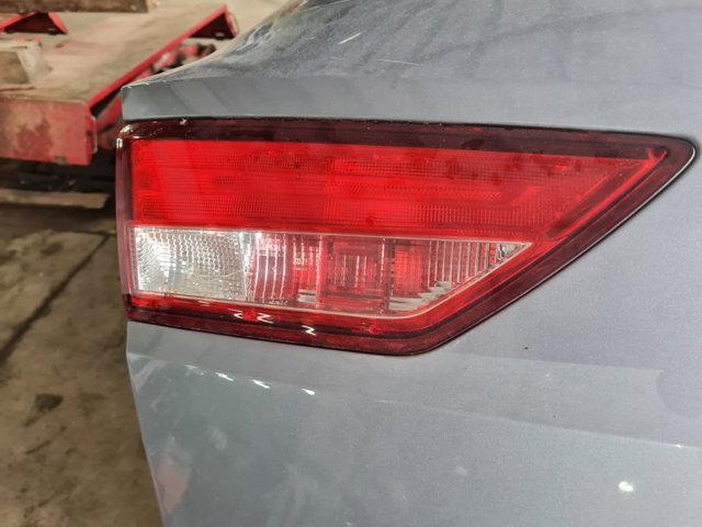 Lanterna traseira esquerda interna 5F9945093 VAG