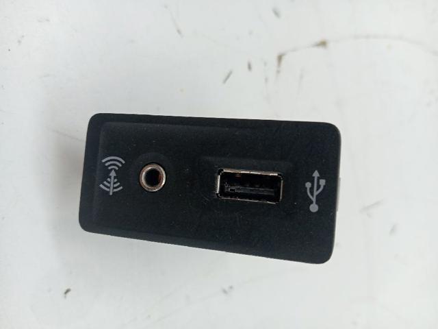 Concentrador USB 5G0035222E VAG