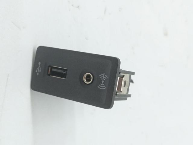 Concentrador USB 5G0035222E VAG
