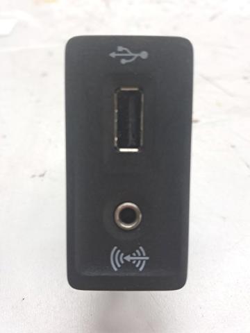 Concentrador USB 5G0035222E VAG