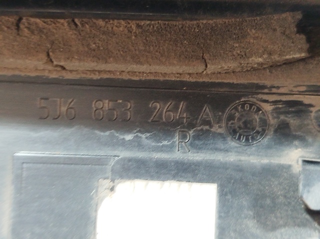 Placa sobreposta externa dianteira direita de suporte de carroçaria 5J6853264 VAG