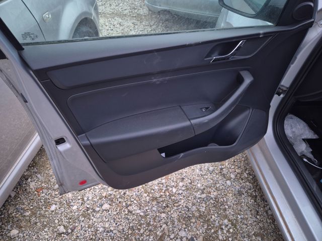 5JB867011 VAG