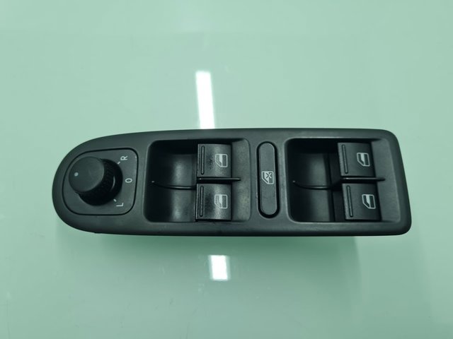 Painel (placa sobreposta) de bloco de controlo de elevador de vidro dianteiro esquerdo 5K0867255A VAG