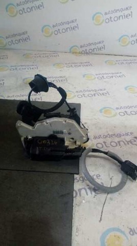 Fecho da porta traseira direita 5K4839016AF VAG
