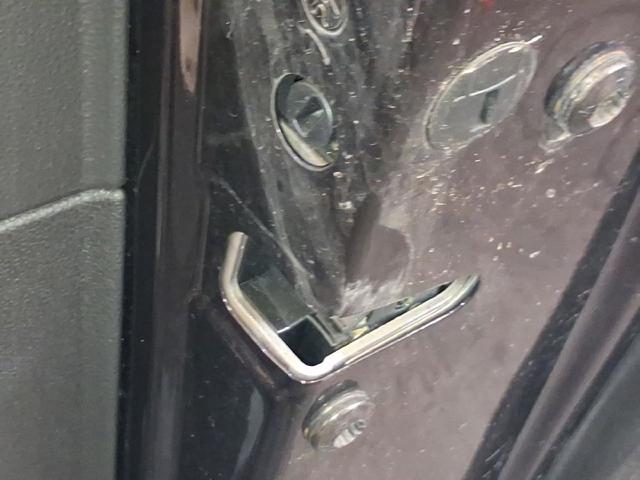 Fecho da porta traseira direita 5K4839016AF VAG