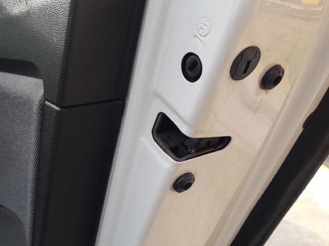 Fecho da porta traseira direita 5K4839016AF VAG