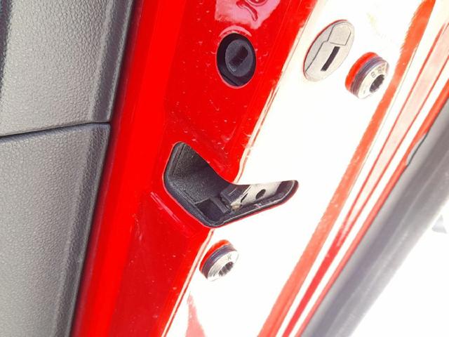 Fecho da porta traseira direita 5K4839016AH VAG