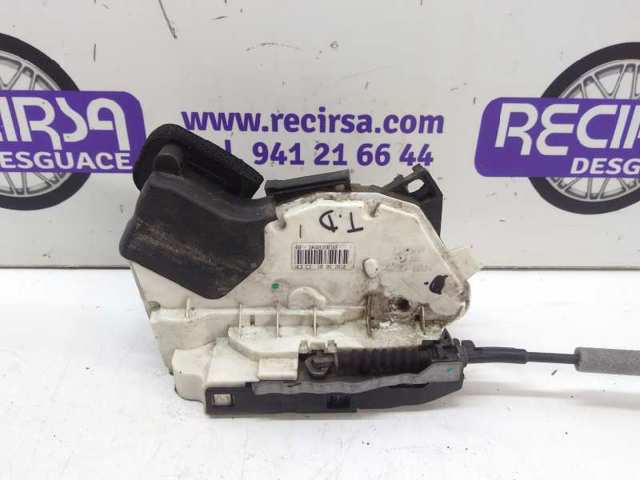 Fecho da porta traseira direita 5K4839016F VAG