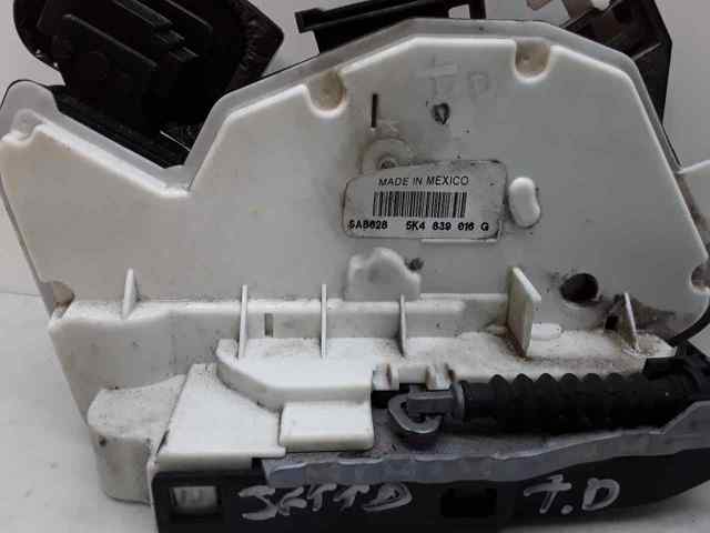 Fecho da porta traseira direita 5K4839016G VAG