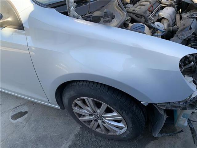 Pára-lama dianteiro direito 5K6821022A VAG