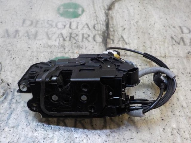 Fecho da porta traseira esquerda 5N0839015F VAG