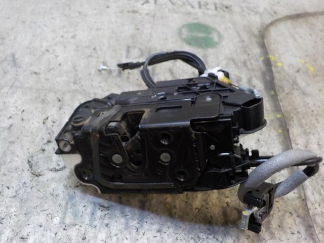 Fecho da porta traseira esquerda 5N0839015F VAG