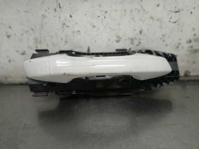 Suporte de maçaneta externa da porta dianteira direita 5N0839885H VAG