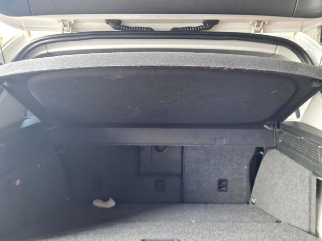 Prateleira de salão traseira 5N0867769L7T8 VAG