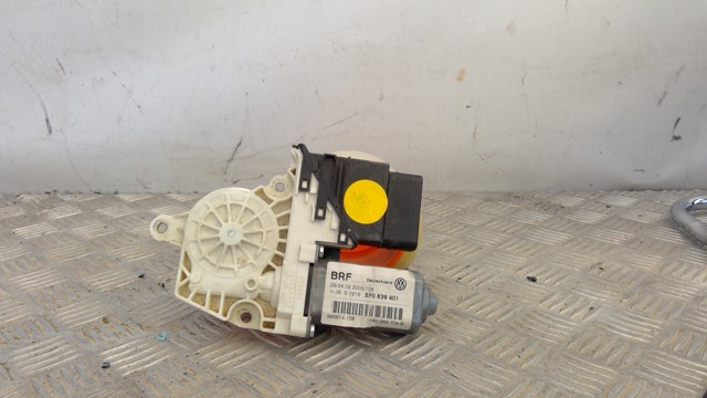 Motor de acionamento de vidro da porta traseira esquerda 5P0839401 VAG