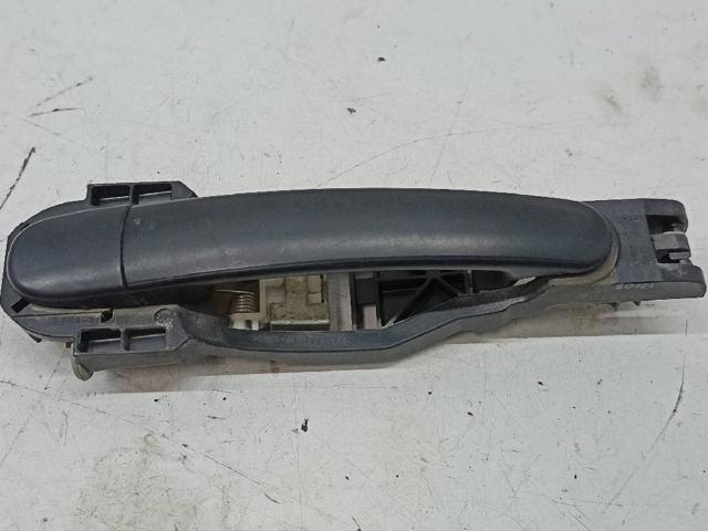 Suporte de maçaneta externa da porta traseira direita 5P0839886 VAG