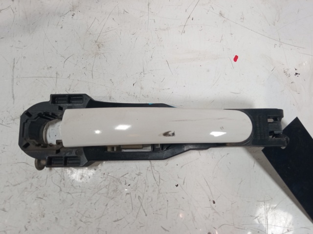 Suporte de maçaneta externa da porta traseira direita 5P0839886 VAG