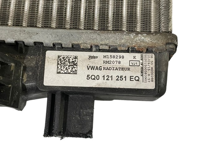 Radiador de esfriamento de motor 5Q0121251EQ VAG