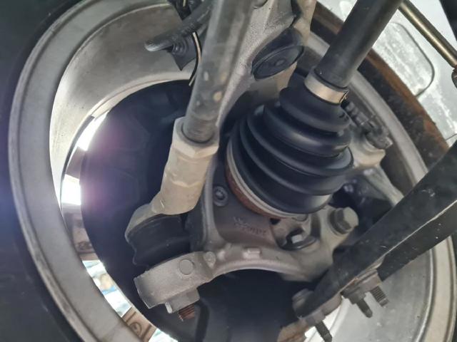 Pino moente (extremidade do eixo) dianteiro esquerdo 5Q0407253C VAG