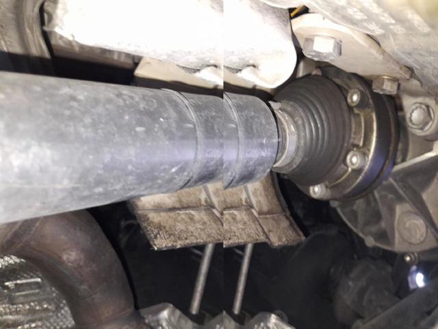Semieixo (acionador) dianteiro direito 5Q0407272FG VAG