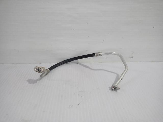 Mangueira de aparelho de ar condicionado, desde o compressor até o radiador 5Q0816721A VAG