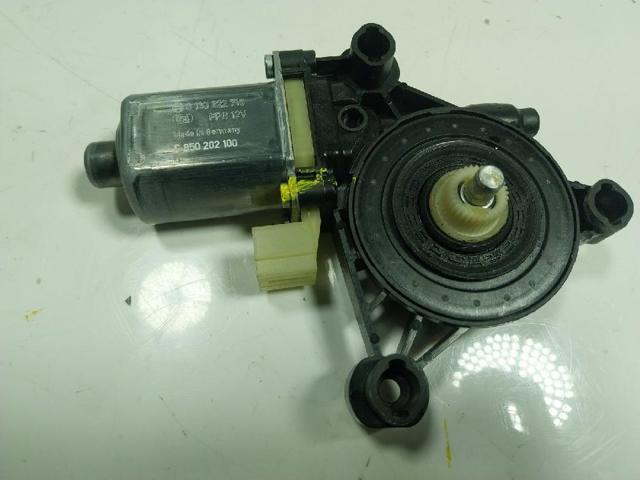 Motor de acionamento de vidro da porta dianteira direita 5Q0959802B PORSCHE
