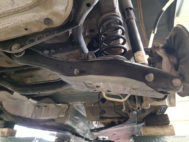 Braço oscilante inferior esquerdo de suspensão traseira/direita 5QA505311E VAG