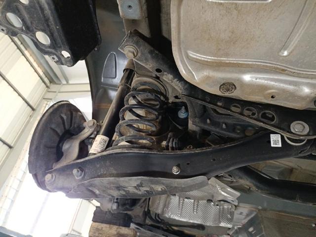Braço oscilante inferior esquerdo de suspensão traseira/direita 5QA505311E VAG