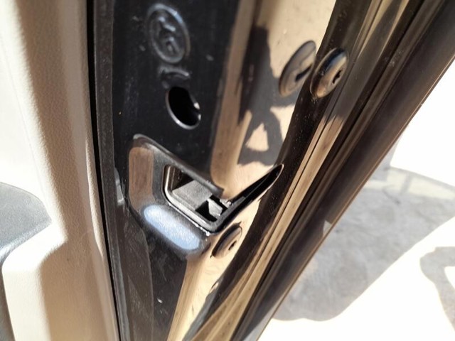 Fecho da porta traseira direita 5TA839016P VAG