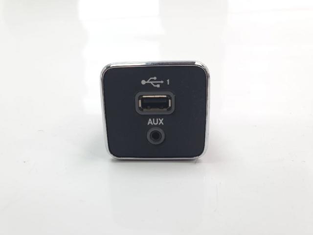 Concentrador USB 5XG28DX9AC CHRYSLER