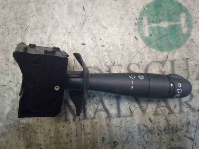 Comutador direito instalado na coluna da direção 6001551357 RENAULT