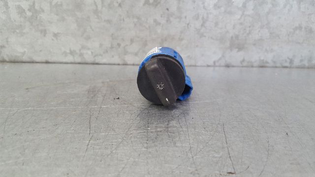 Comutador esquerdo instalado na coluna da direção 61318352172 BMW