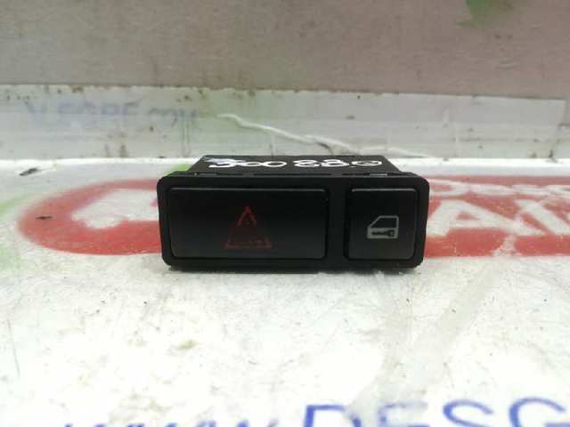 Botão de ativação do sinal de emergência 61318368920 BMW