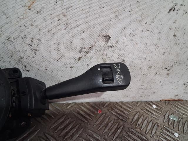 Comutador instalado na coluna da direção, parte central 61318376443 BMW