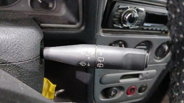 Comutador direito instalado na coluna da direção 6239J1 PEUGEOT