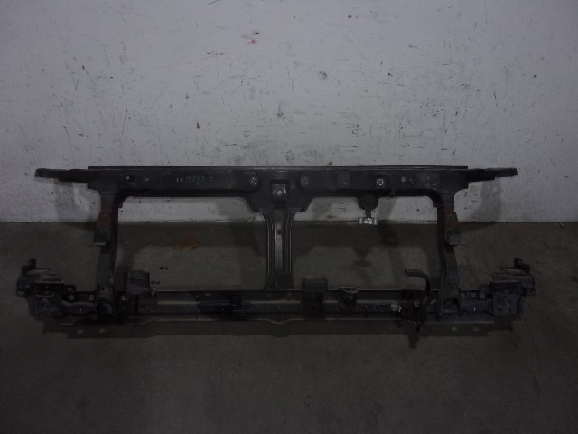 Suporte do radiador montado (painel de montagem de fixação das luzes) 62500EB330 NISSAN