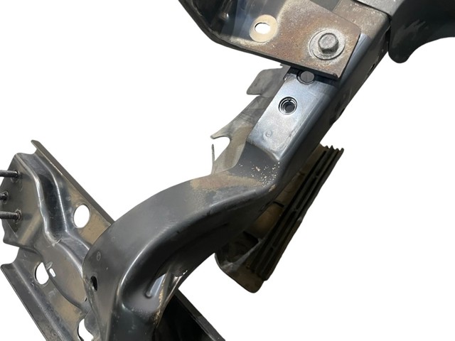 Suporte do radiador montado (painel de montagem de fixação das luzes) 62500EB330 NISSAN