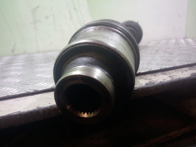 Semieixo (acionador) dianteiro 6313300701 MERCEDES