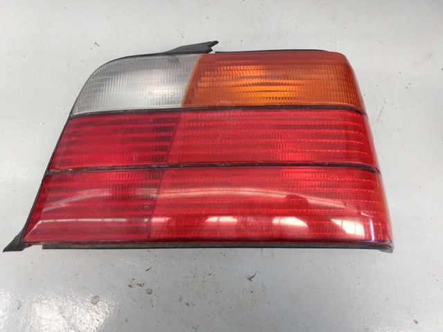 Lanterna traseira direita 63211387362 BMW