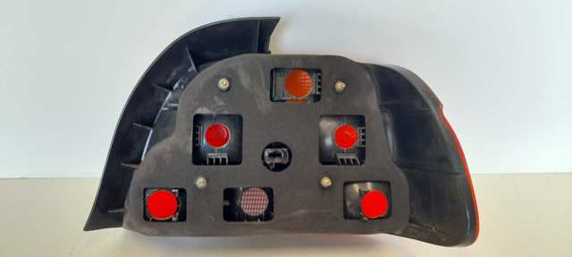 Lanterna traseira esquerda 63216900209 BMW