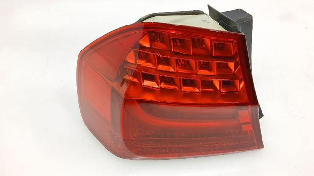 Lanterna traseira esquerda externa 63217154153 BMW