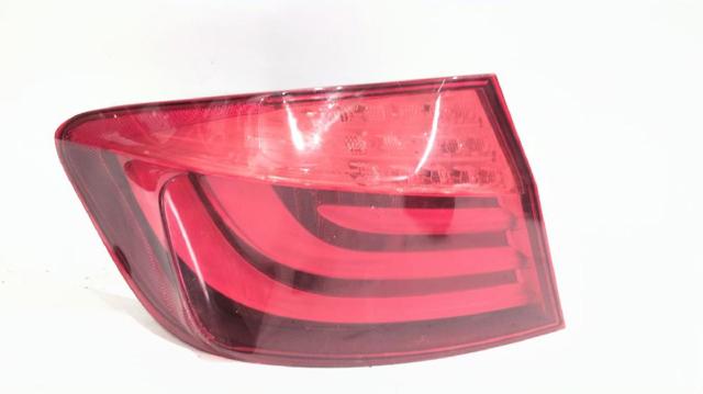 Lanterna traseira esquerda externa 63217203229 BMW