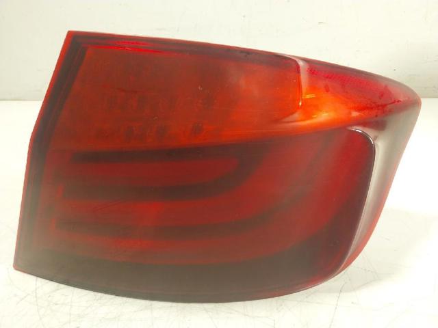 Lanterna traseira direita externa 63217203230 BMW