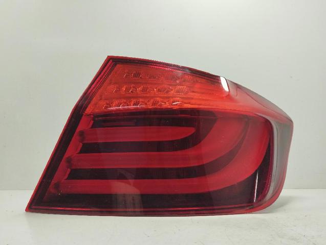 Lanterna traseira direita externa 63217203230 BMW