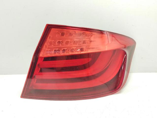 Lanterna traseira direita externa 63217203230 BMW