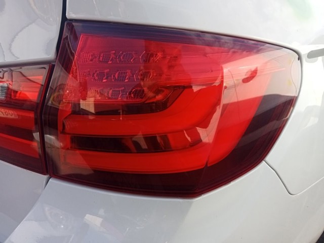 Lanterna traseira direita externa 63217203234 BMW
